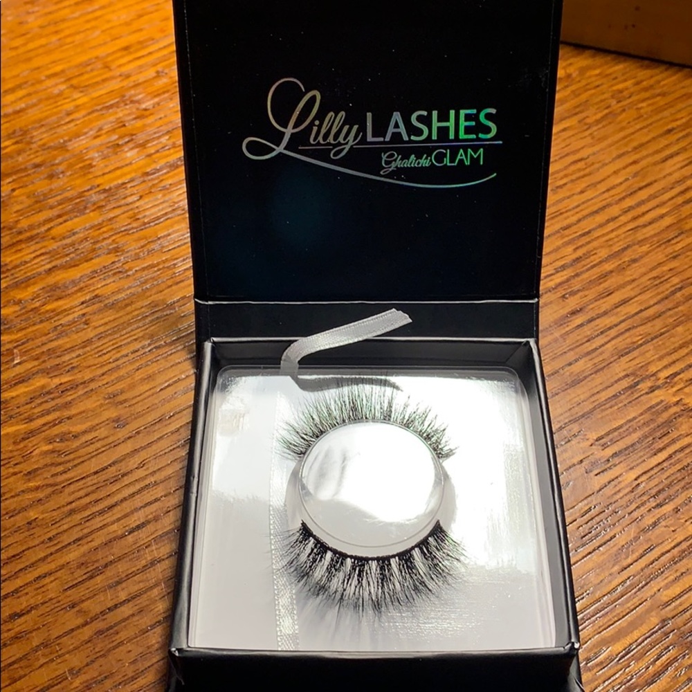 BNIB Lilly lashes in Milf